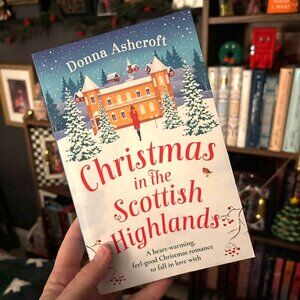 LIKE NEW! Christmas In the Scottish Highlands Paperback Book